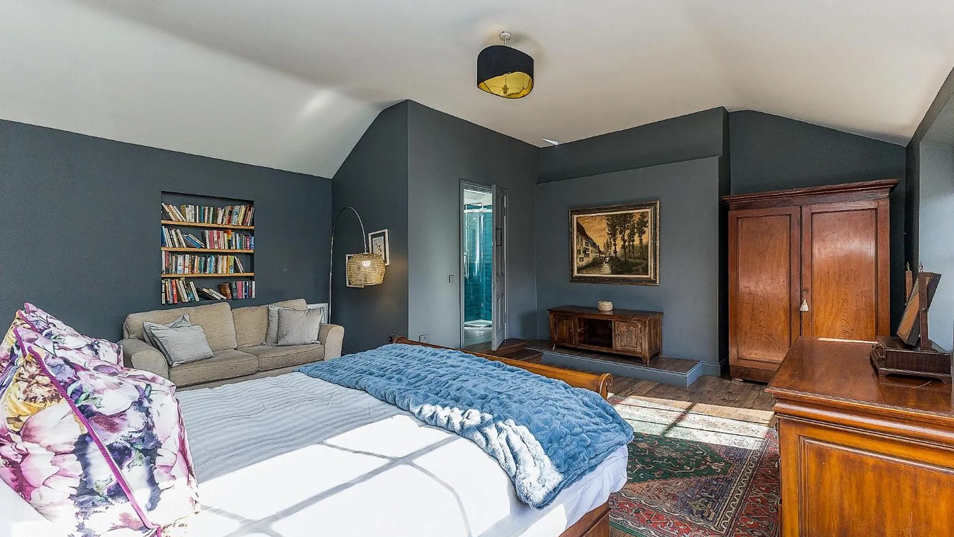 Connaught Apartment, 7 Henrietta Street, Dublin City Centre Irland